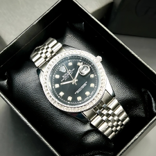 "Rolex Quartz Stylish Stone Watch with Adjustable Silver Chain Strap – Timeless Elegance"