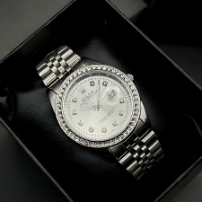 "Rolex Quartz Stylish Stone Watch with Adjustable Silver Chain Strap – Timeless Elegance"